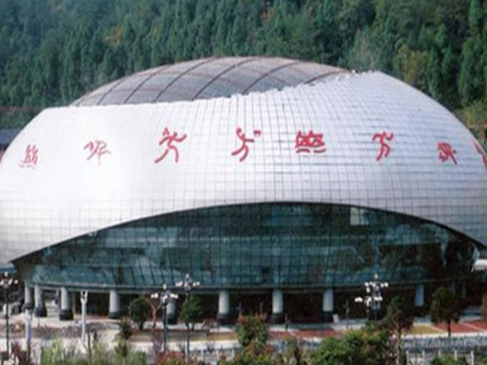 鞍山体育中心球形网架加工安装
